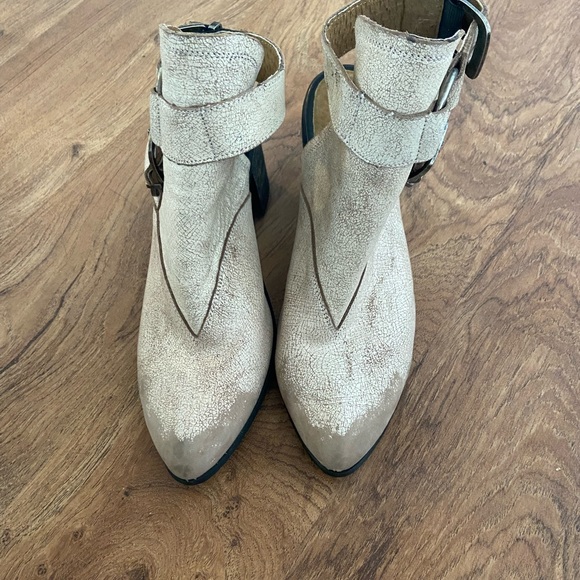 Sbicca booties - Picture 1 of 2